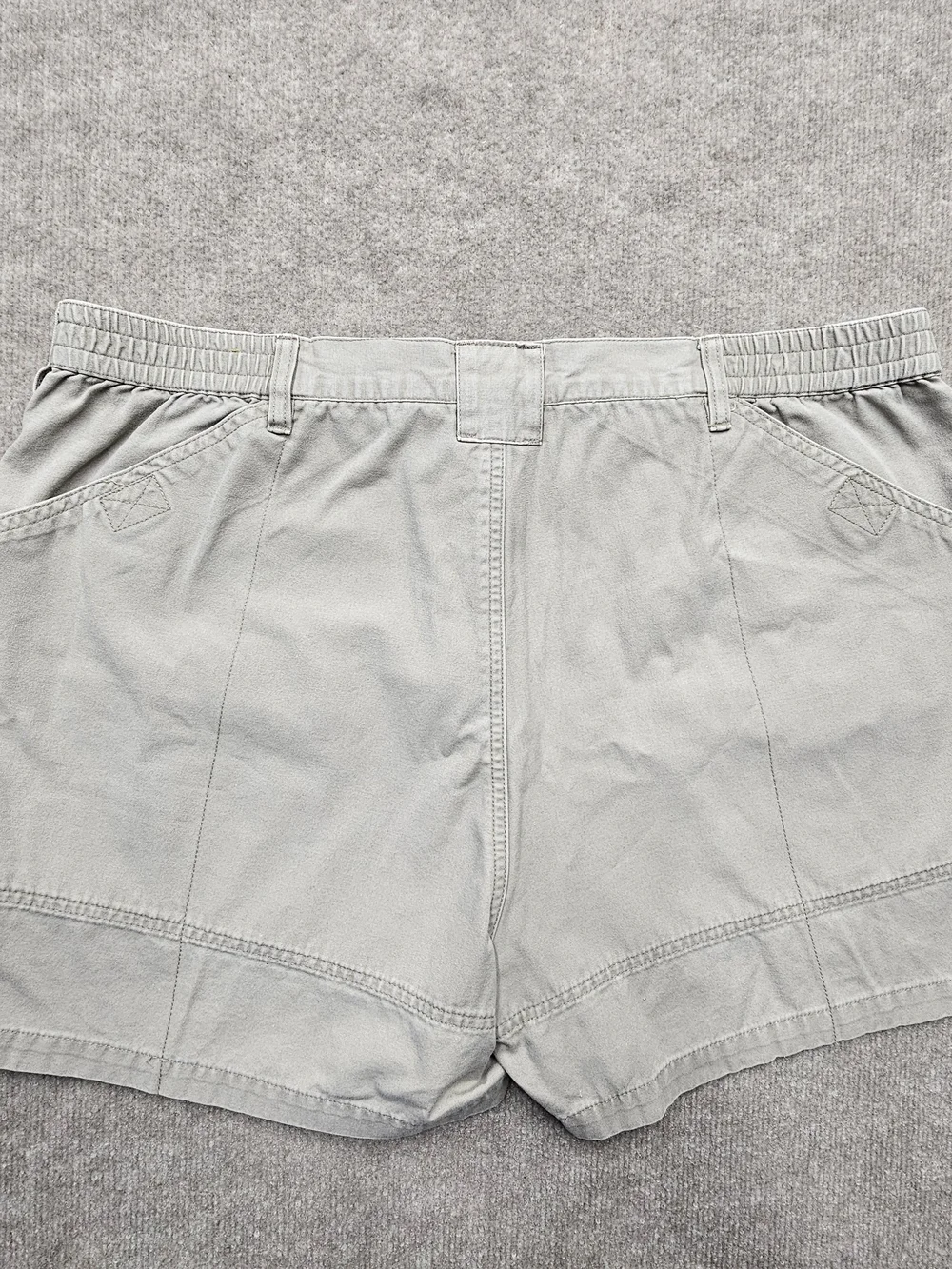 Y2K Cabela’s Men’s Cargo Shorts Size 40 Khaki Short Inseam Elastic Waist